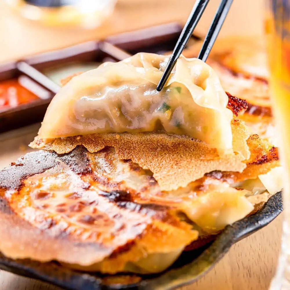 大餃子酒場 新橋店 看板の自家製手作り大餃子