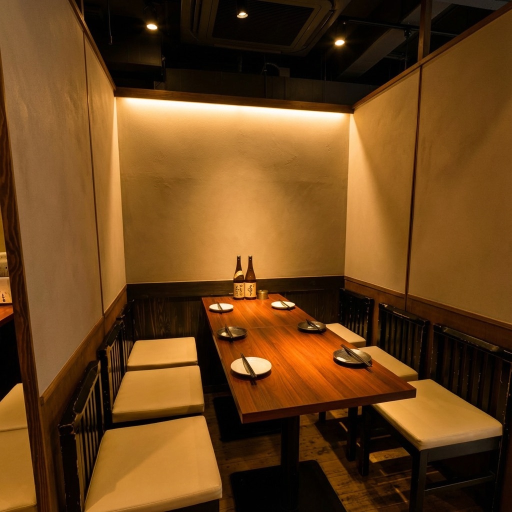 居酒屋 楽屋 落ち着いた照明のテーブル席